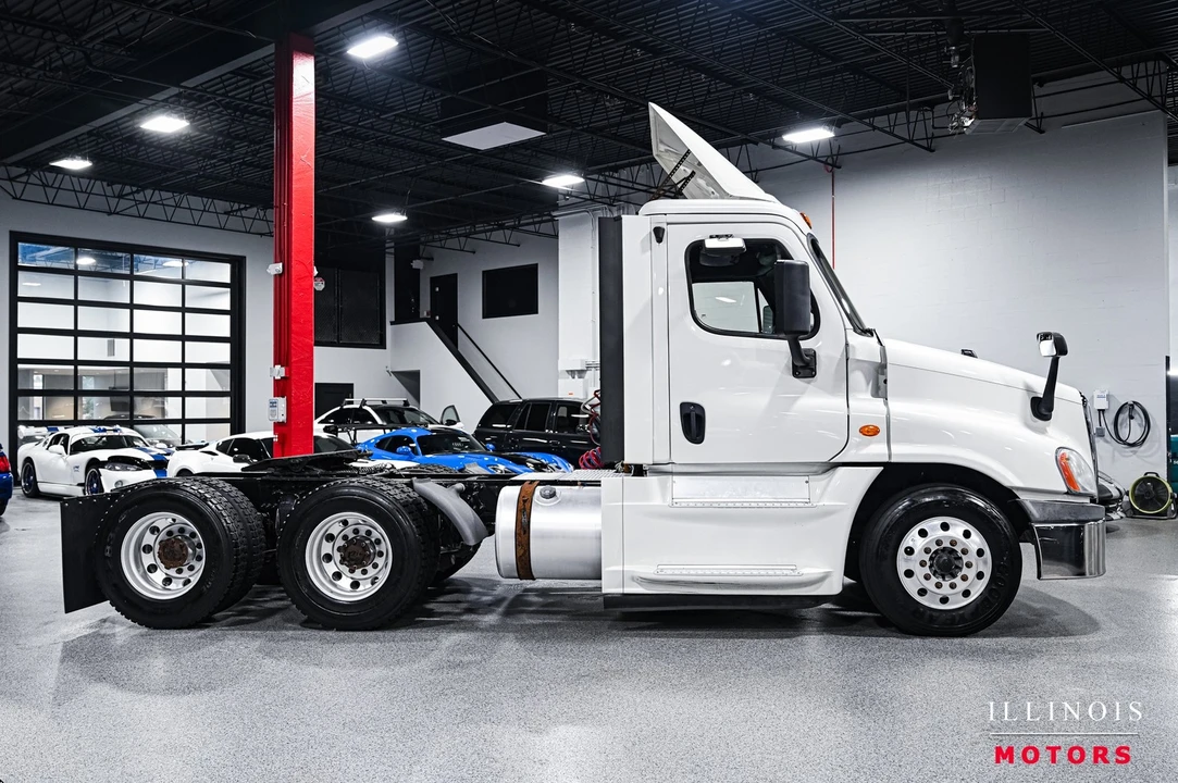 2018 Freightliner - Image 6 of 21