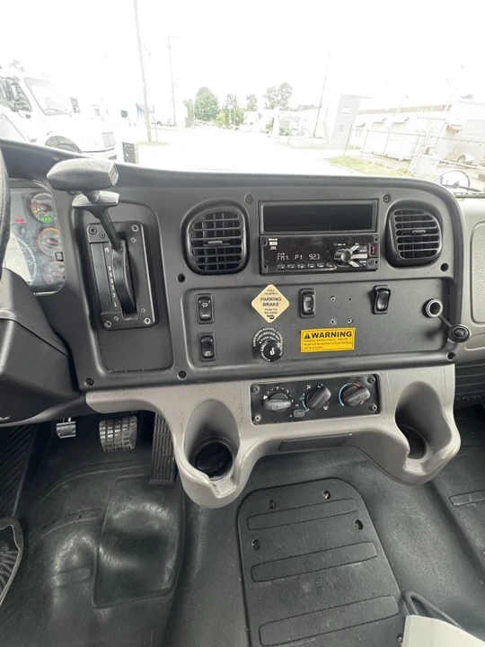 2018 Freightliner - Image 15 of 20
