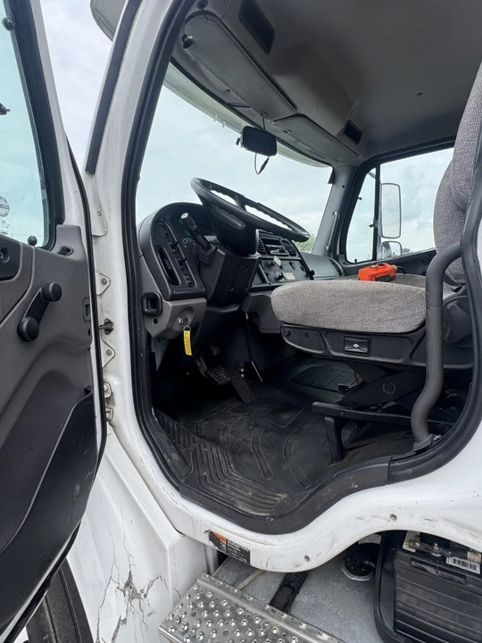 2018 Freightliner - Image 10 of 20