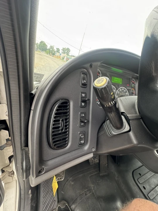 2018 Freightliner - Image 16 of 20