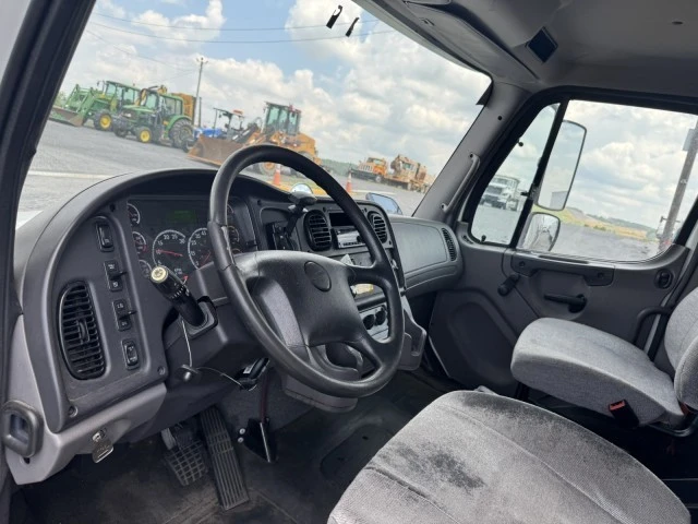 2018 Freightliner - Image 9 of 21