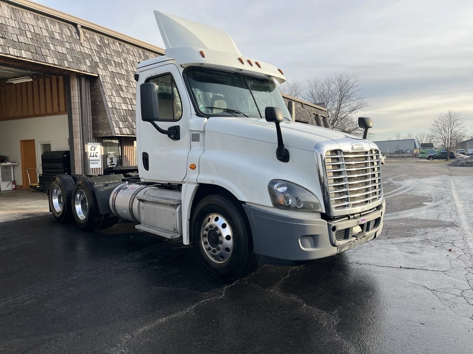 2018 Freightliner - Image 4 of 12