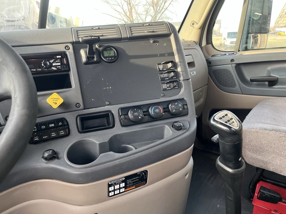 2018 Freightliner - Image 6 of 12