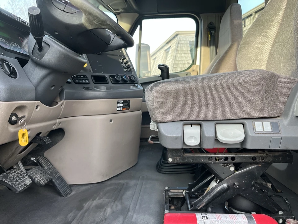 2018 Freightliner - Image 5 of 12