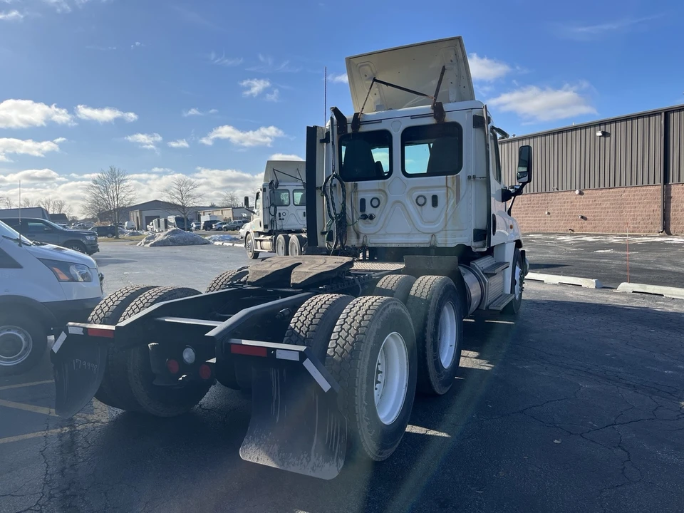 2018 Freightliner - Image 3 of 11