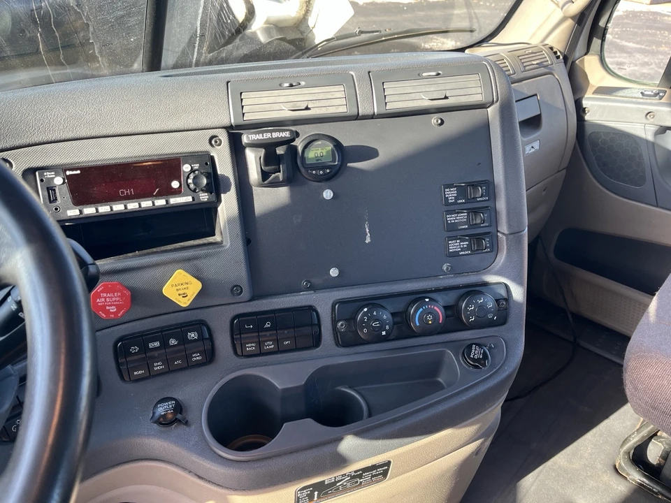 2018 Freightliner - Image 7 of 11
