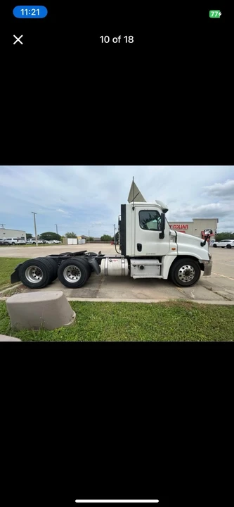 2018 Freightliner - Image 2 of 5