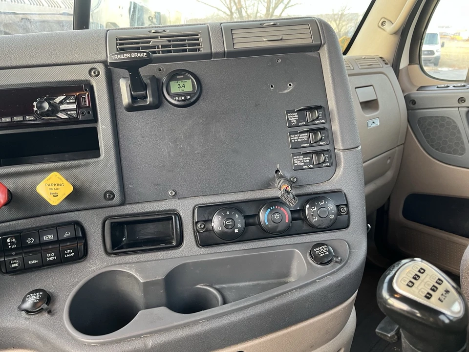 2018 Freightliner - Image 6 of 10
