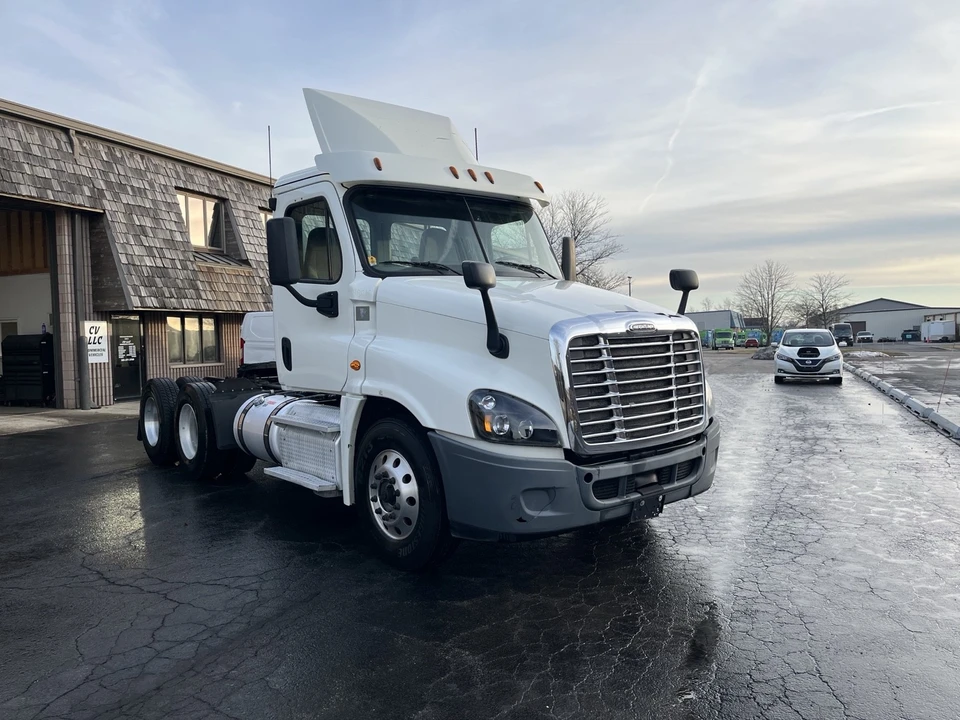 2018 Freightliner - Image 4 of 10
