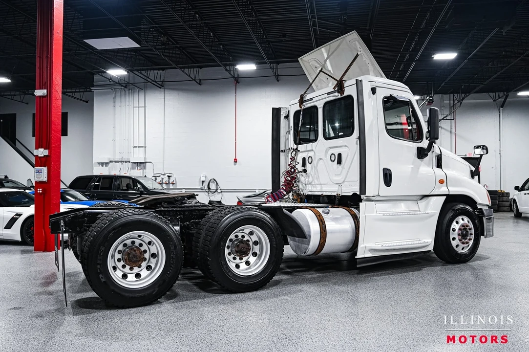 2018 Freightliner - Image 5 of 21