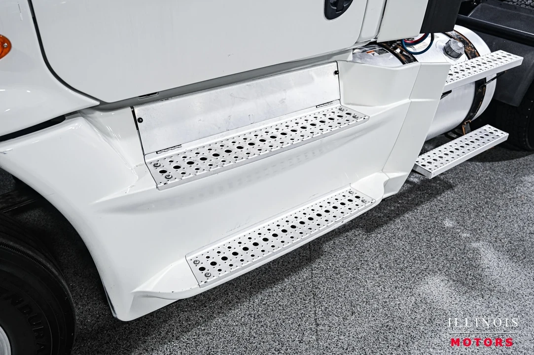 2018 Freightliner - Image 15 of 21
