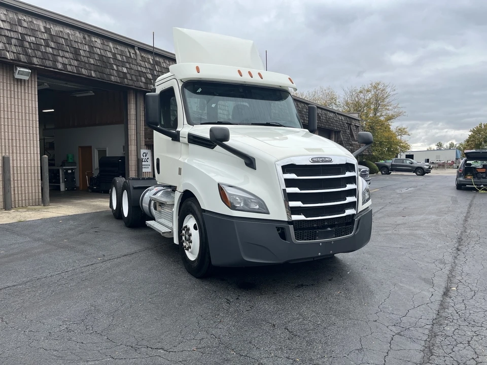 2018 Freightliner - Image 4 of 8