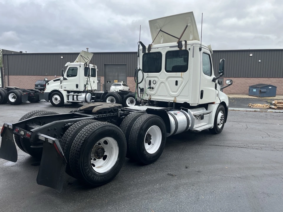 2018 Freightliner - Image 3 of 8