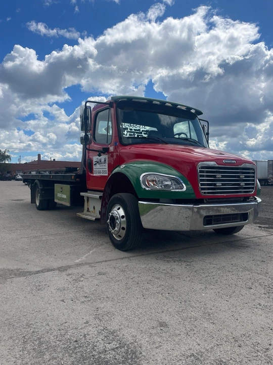 2018 Freightliner - Image 2 of 8