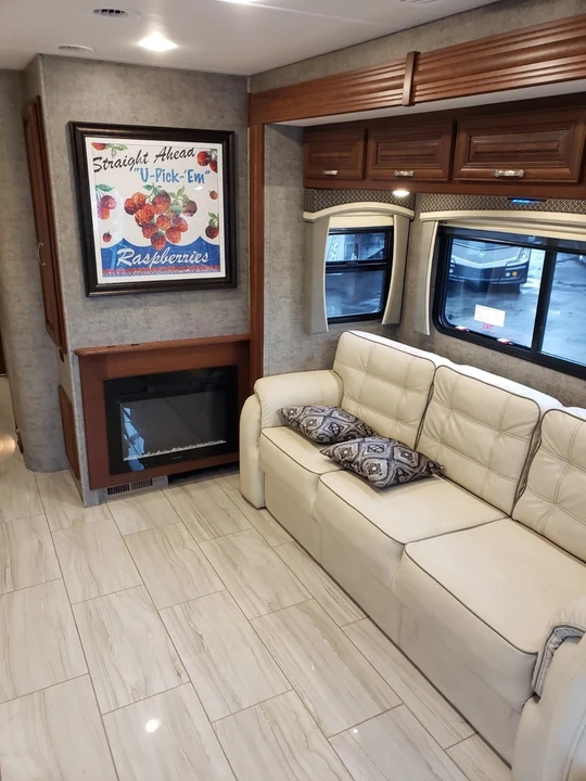 2018 Freightliner - Image 7 of 15