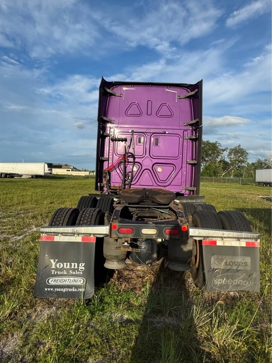 2018 Freightliner - Image 3 of 13