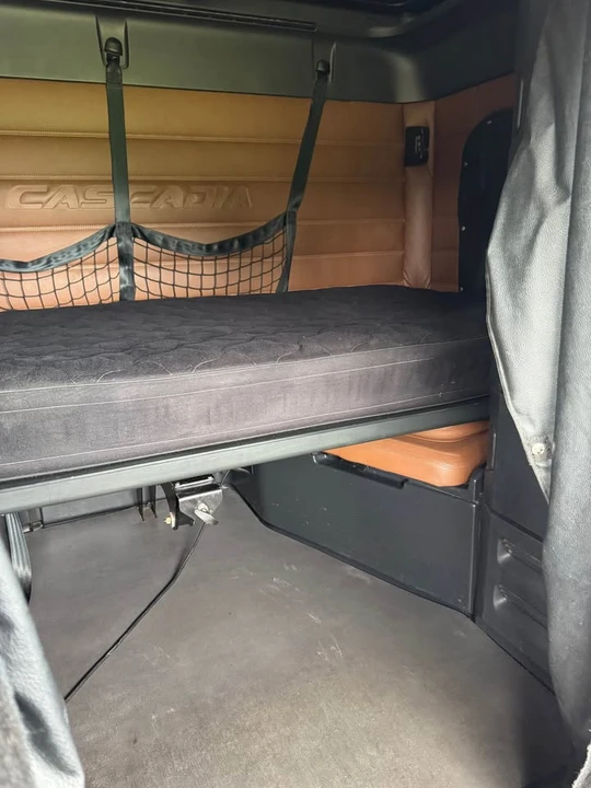 2018 Freightliner - Image 11 of 13