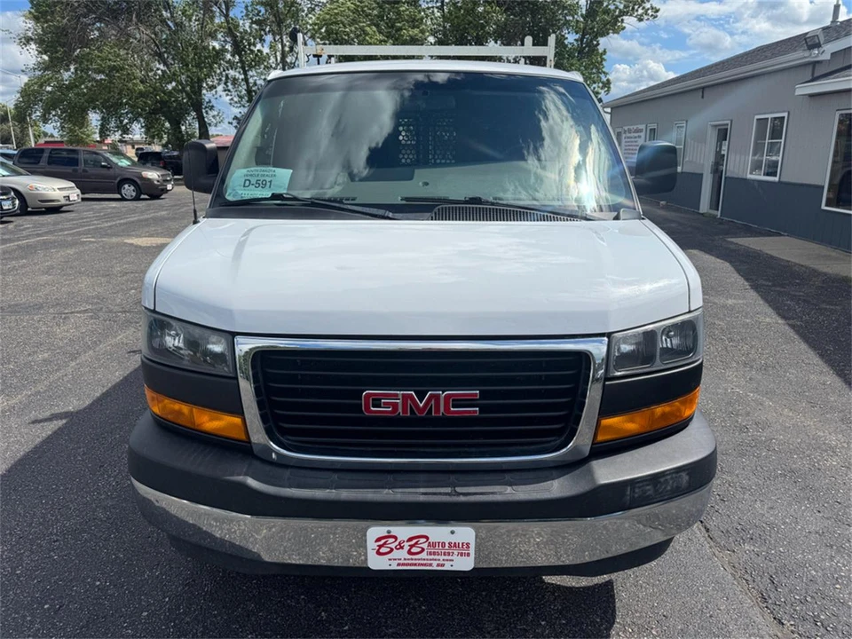 2018 GMC Savana - Image 3 of 31