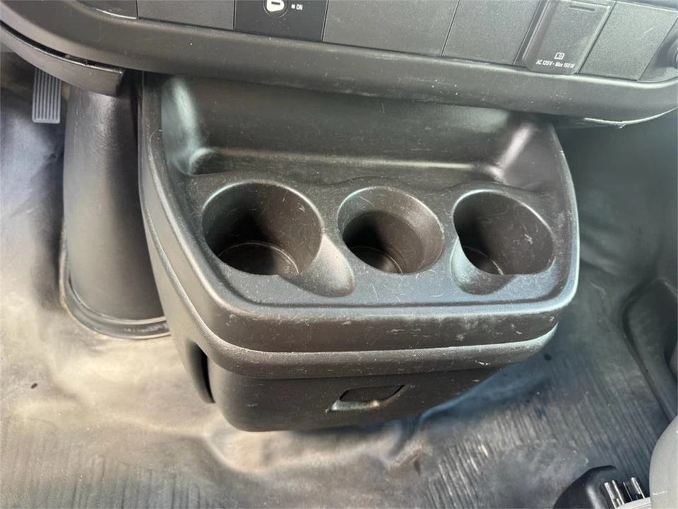 2018 GMC Savana - Image 17 of 31
