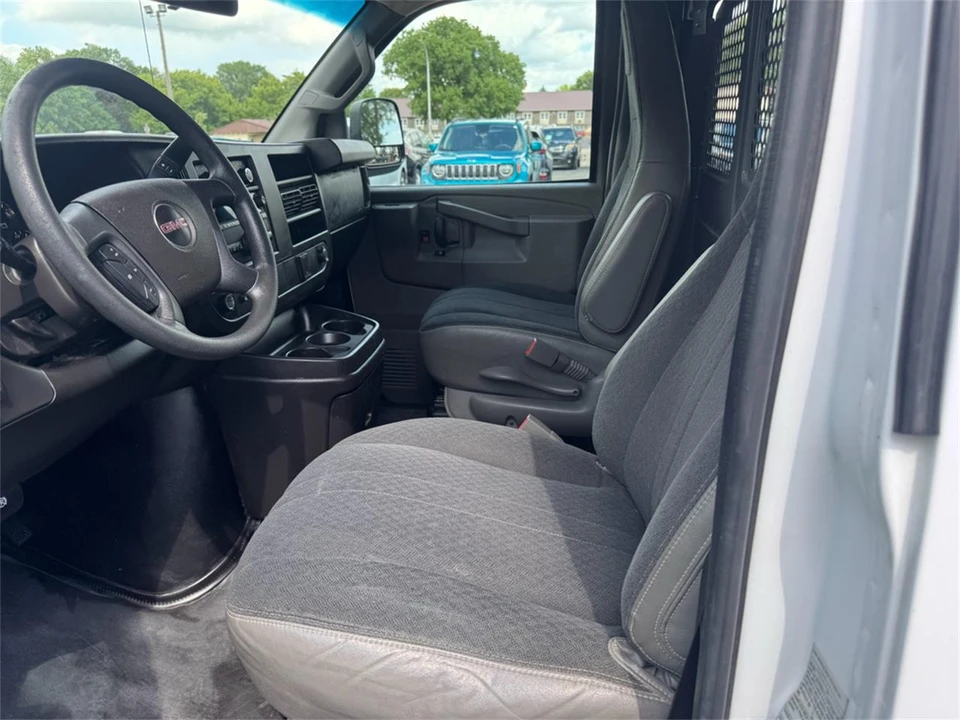 2018 GMC Savana - Image 2 of 31