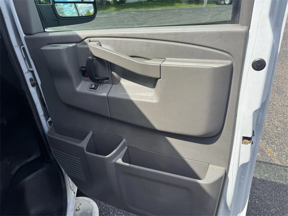 2018 GMC Savana - Image 28 of 31