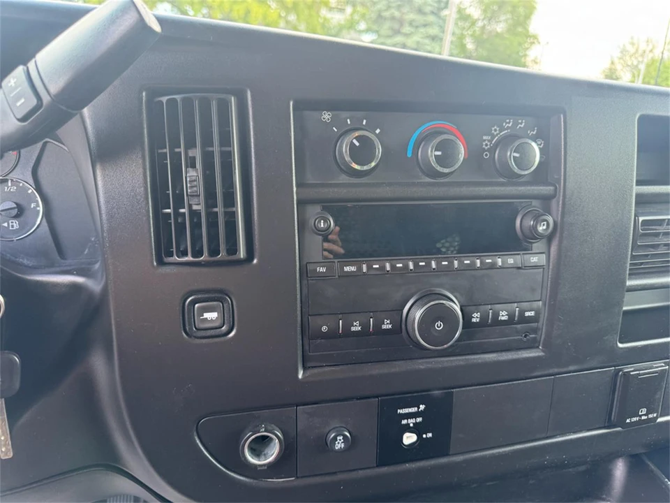 2018 GMC Savana - Image 16 of 31