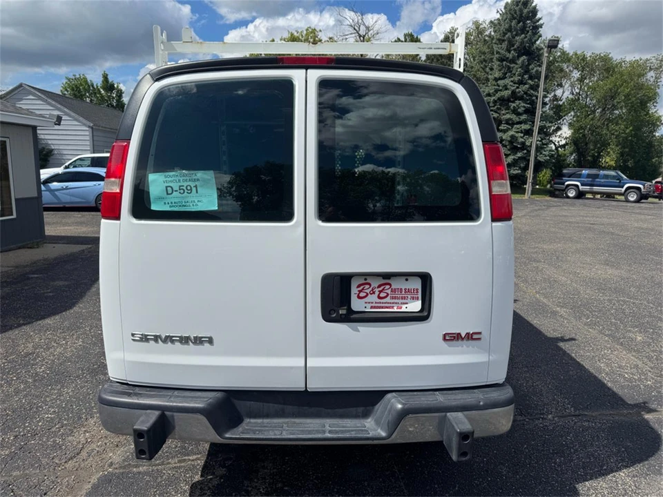 2018 GMC Savana - Image 10 of 31