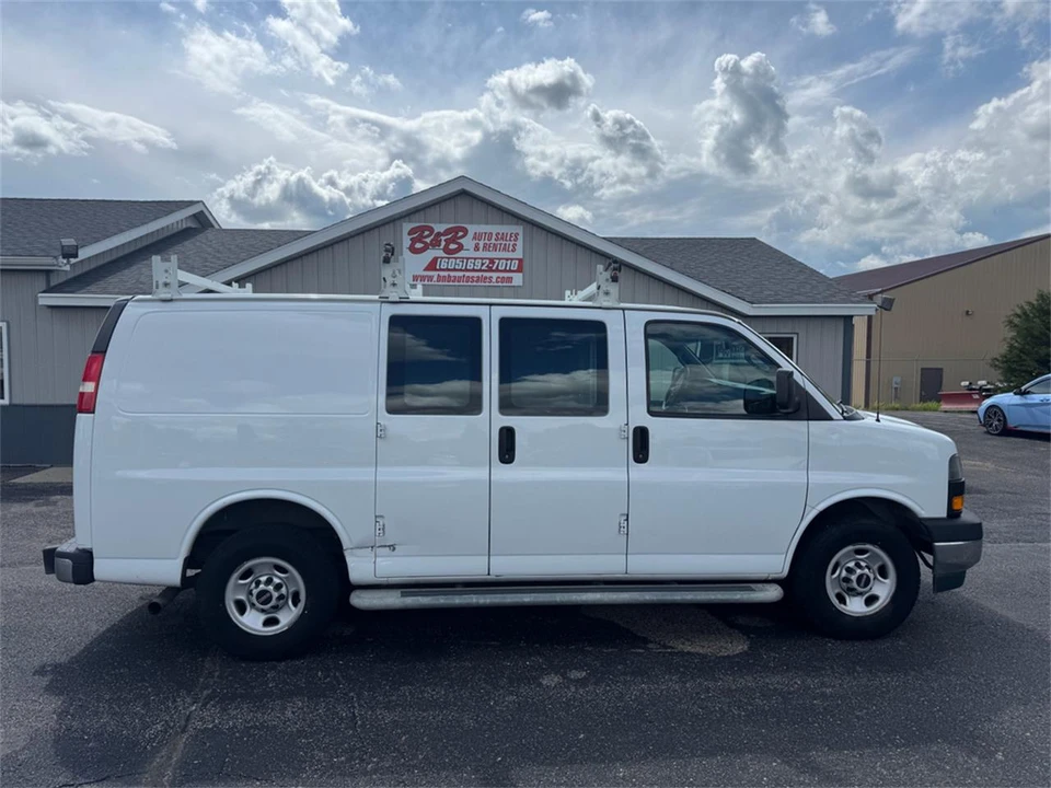 2018 GMC Savana - Image 12 of 31