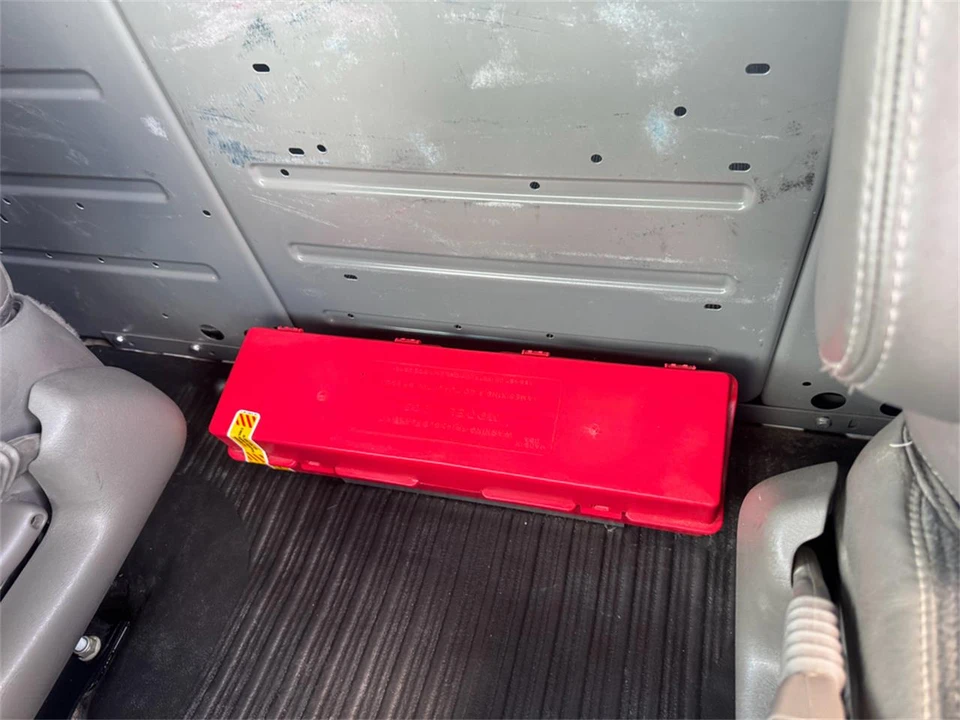 2018 GMC Savana - Image 18 of 31