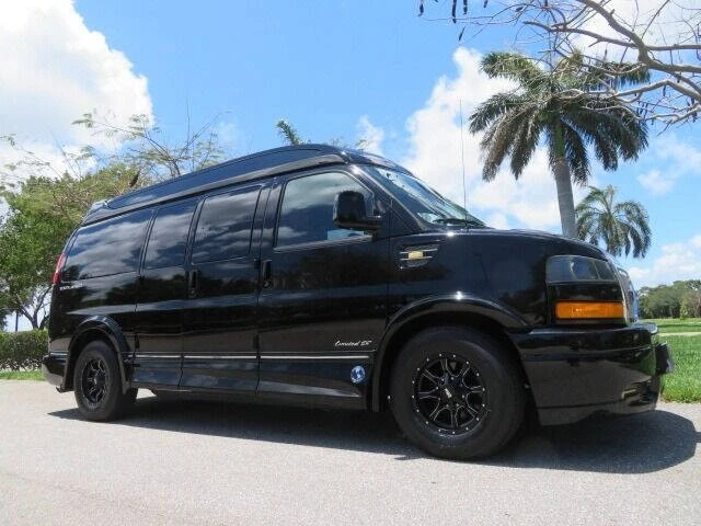 2018 GMC Savana - Image 10 of 12