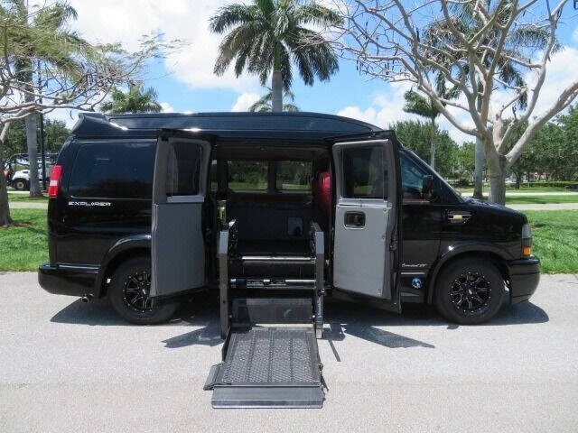2018 GMC Savana - Image 4 of 12