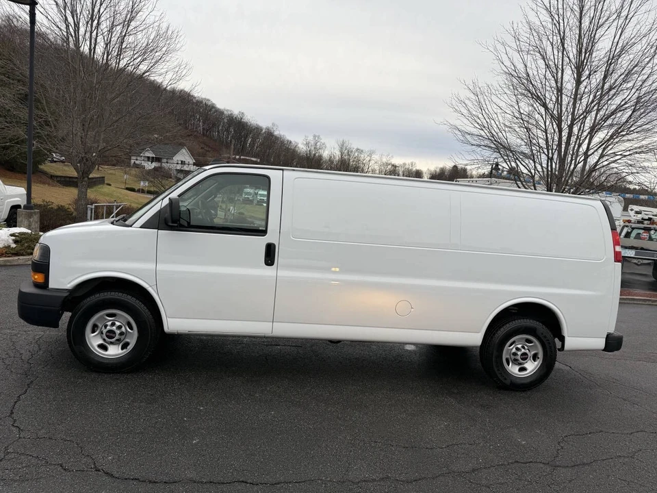 2018 GMC Savana - Image 10 of 12