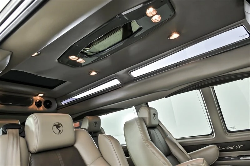 2018 GMC Savana - Image 17 of 21