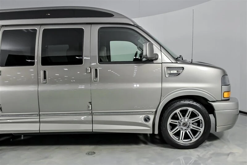 2018 GMC Savana - Image 13 of 21