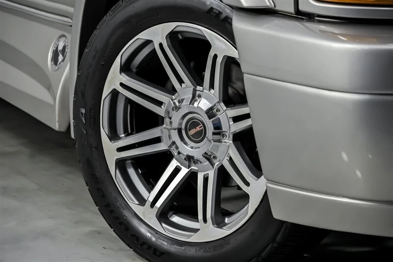 2018 GMC Savana - Image 4 of 21