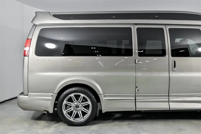 2018 GMC Savana - Image 12 of 21