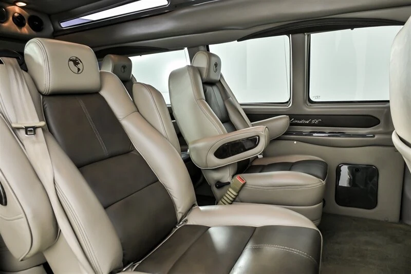 2018 GMC Savana - Image 16 of 21