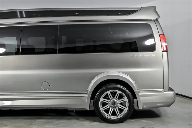 2018 GMC Savana - Image 8 of 21