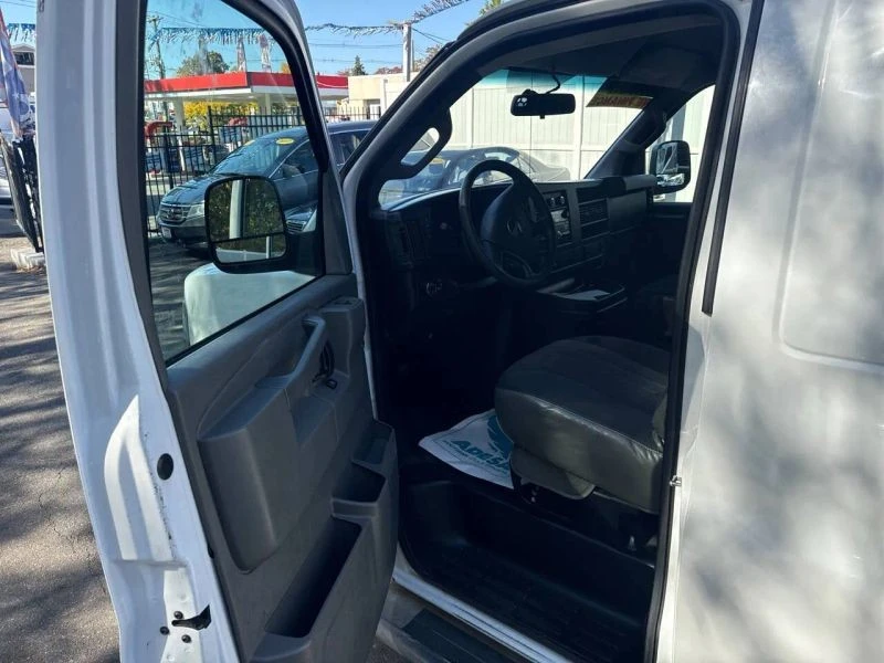 2018 GMC Savana - Image 6 of 10