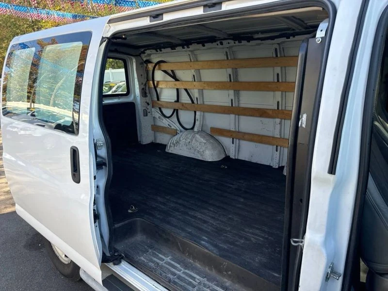 2018 GMC Savana - Image 9 of 10