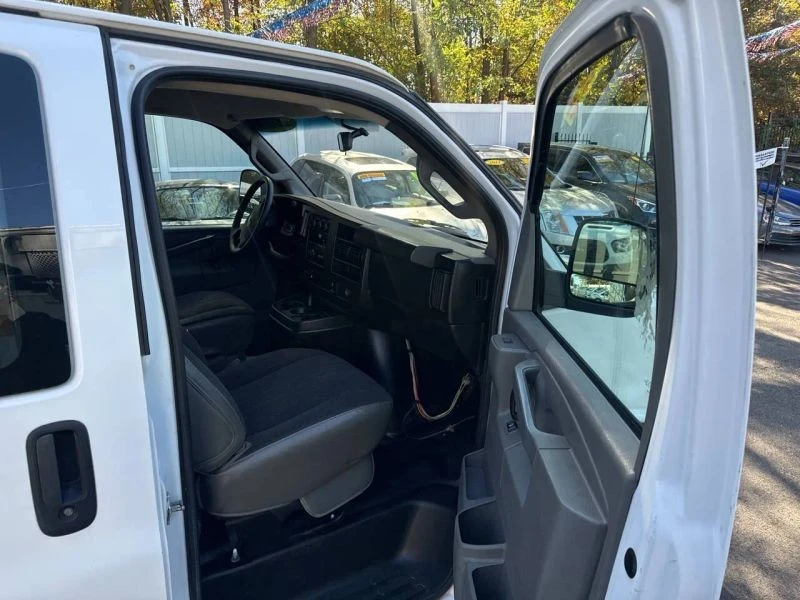 2018 GMC Savana - Image 8 of 10
