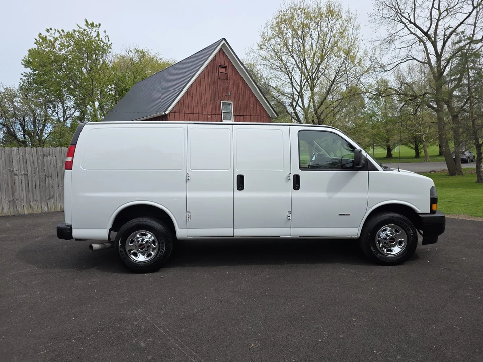 2018 GMC Savana - Image 19 of 31