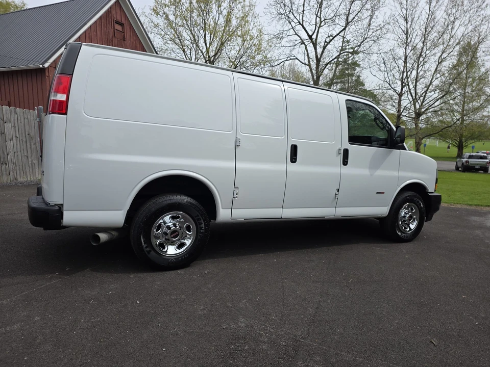2018 GMC Savana - Image 18 of 31
