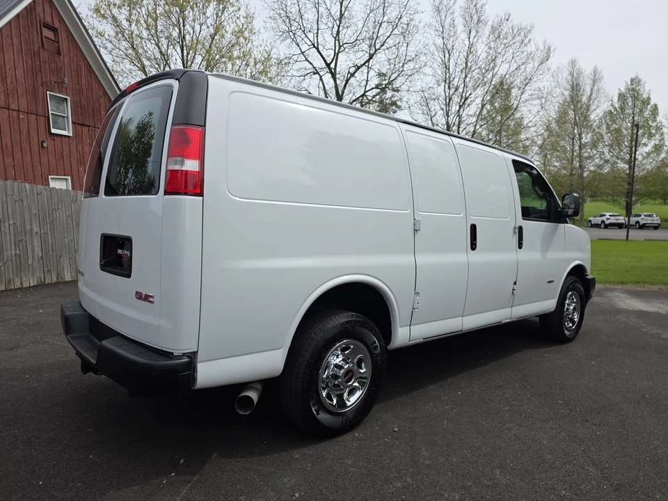 2018 GMC Savana - Image 17 of 31
