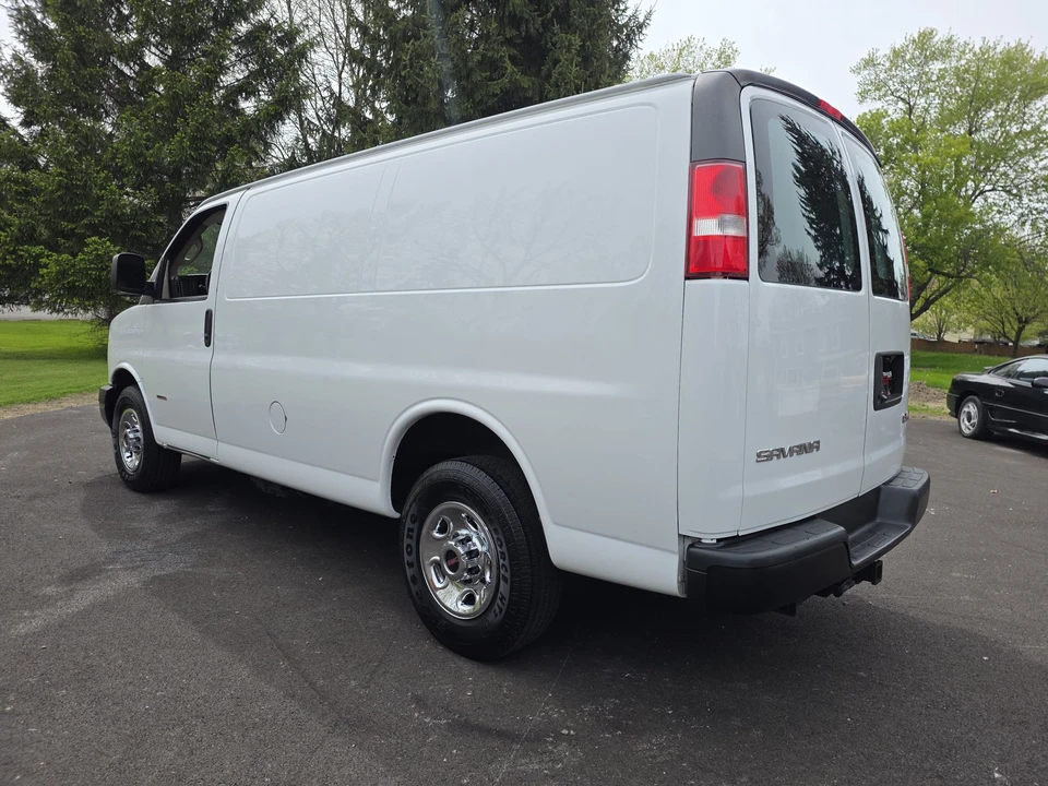 2018 GMC Savana - Image 9 of 31