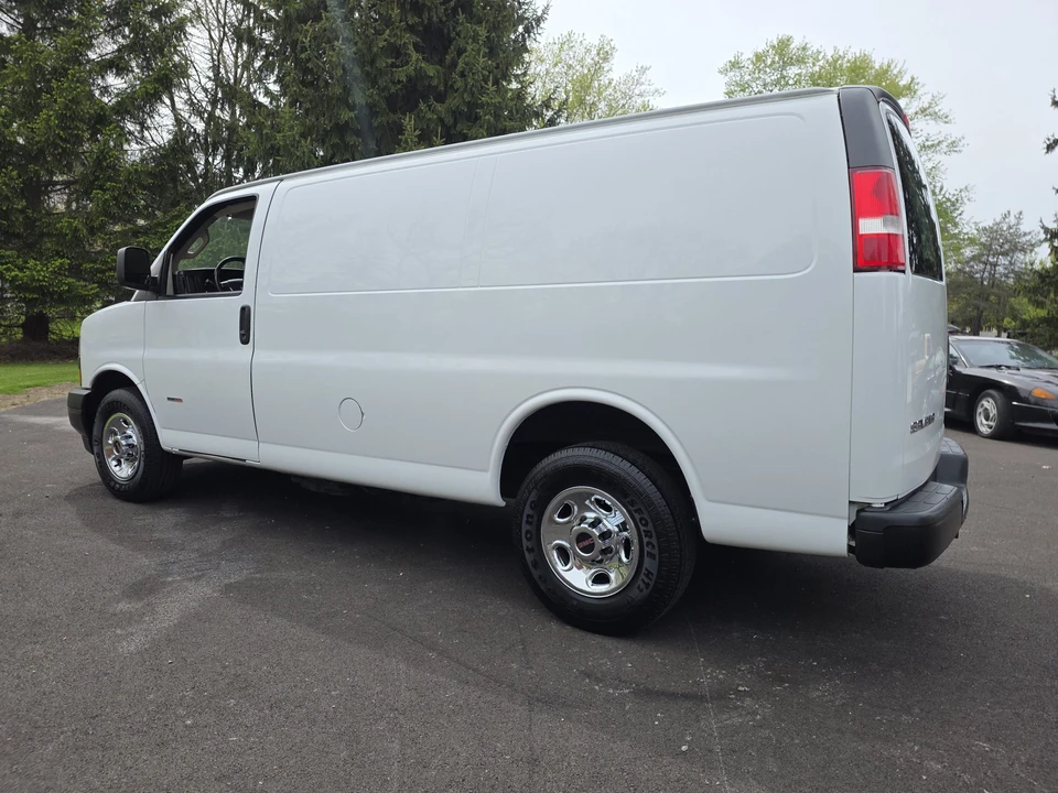 2018 GMC Savana - Image 8 of 31