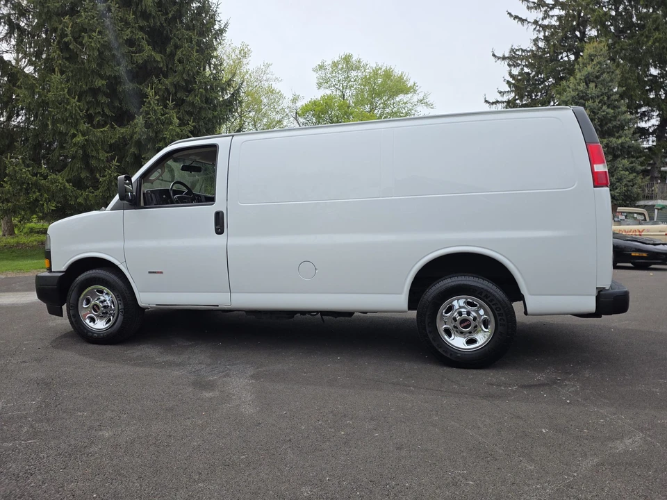 2018 GMC Savana - Image 7 of 31
