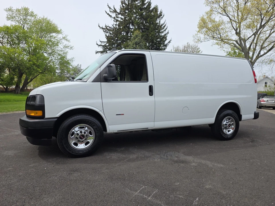 2018 GMC Savana - Image 5 of 31