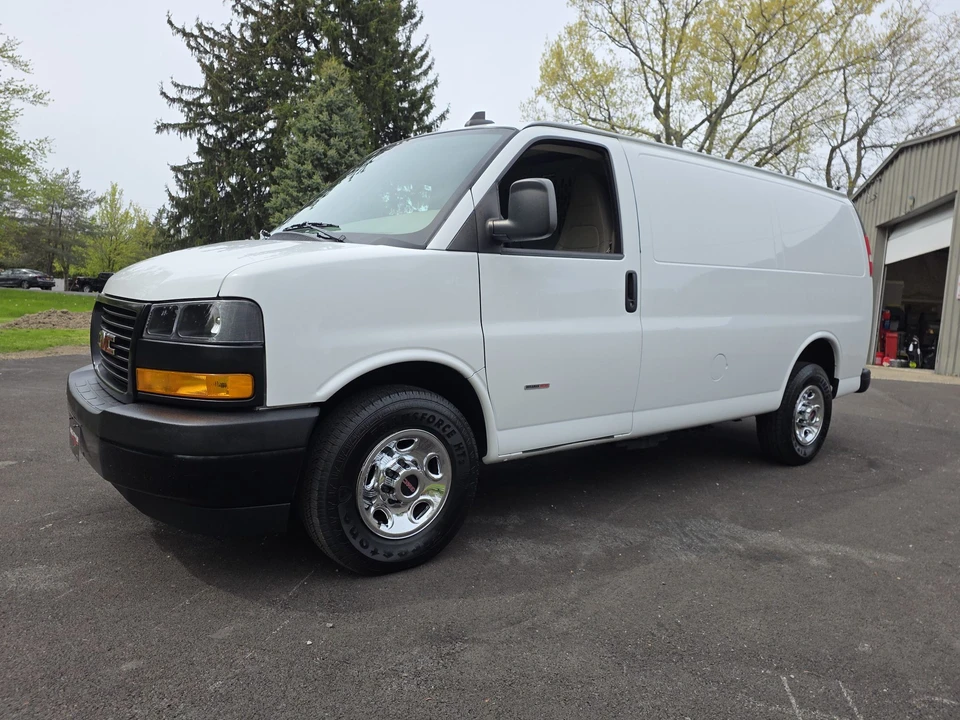 2018 GMC Savana - Image 4 of 31
