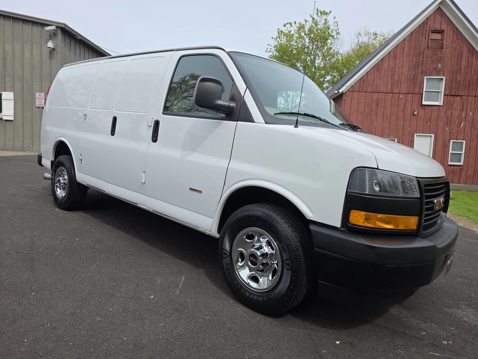 2018 GMC Savana - Image 21 of 31